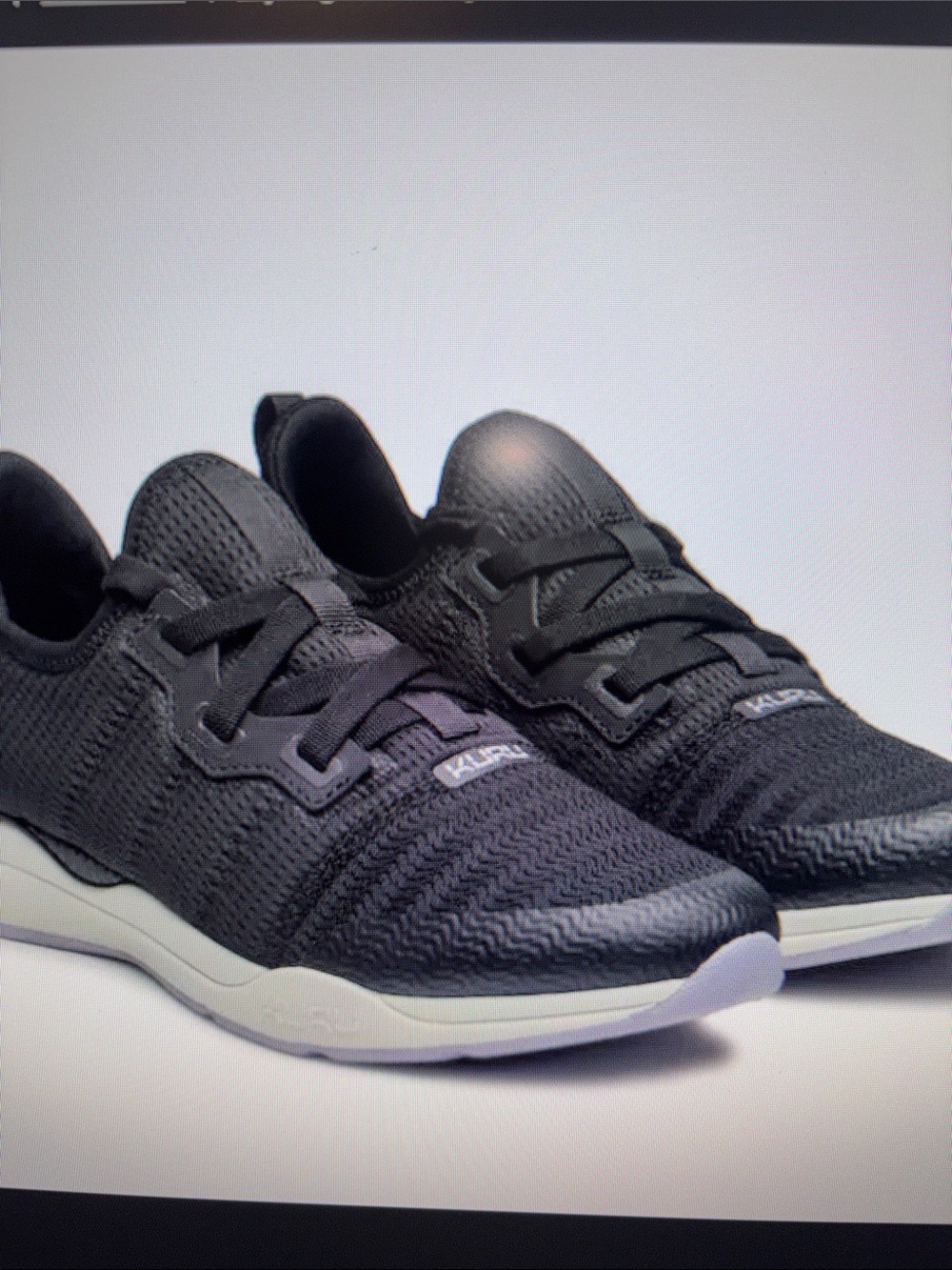 NWB Women’s KURU Stride Move Walking Shoes.   Size 8. Black